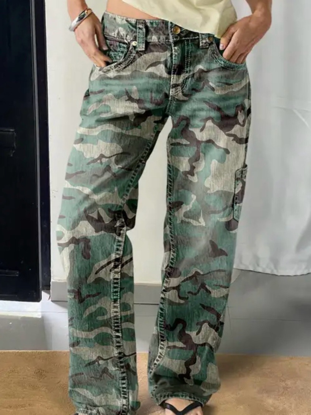 Flamingals Green Camo Cargo Jeans M NWT